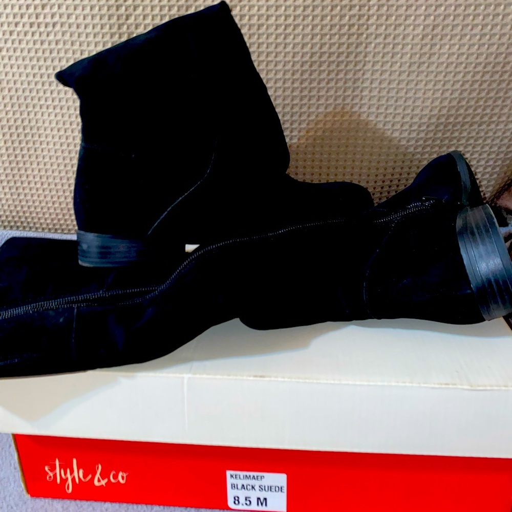 Women’s black boots